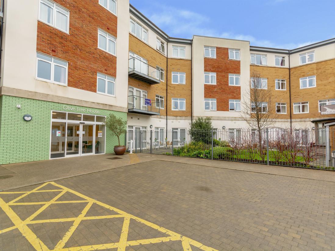 specialist-dementia-care-in-patchway-bristol-olive-tree-house-care-home